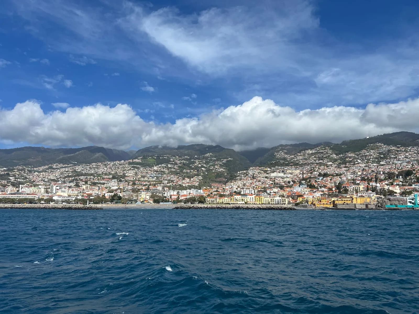 Baie de Funchal, à environ 18 km de l'aéroport de Madère