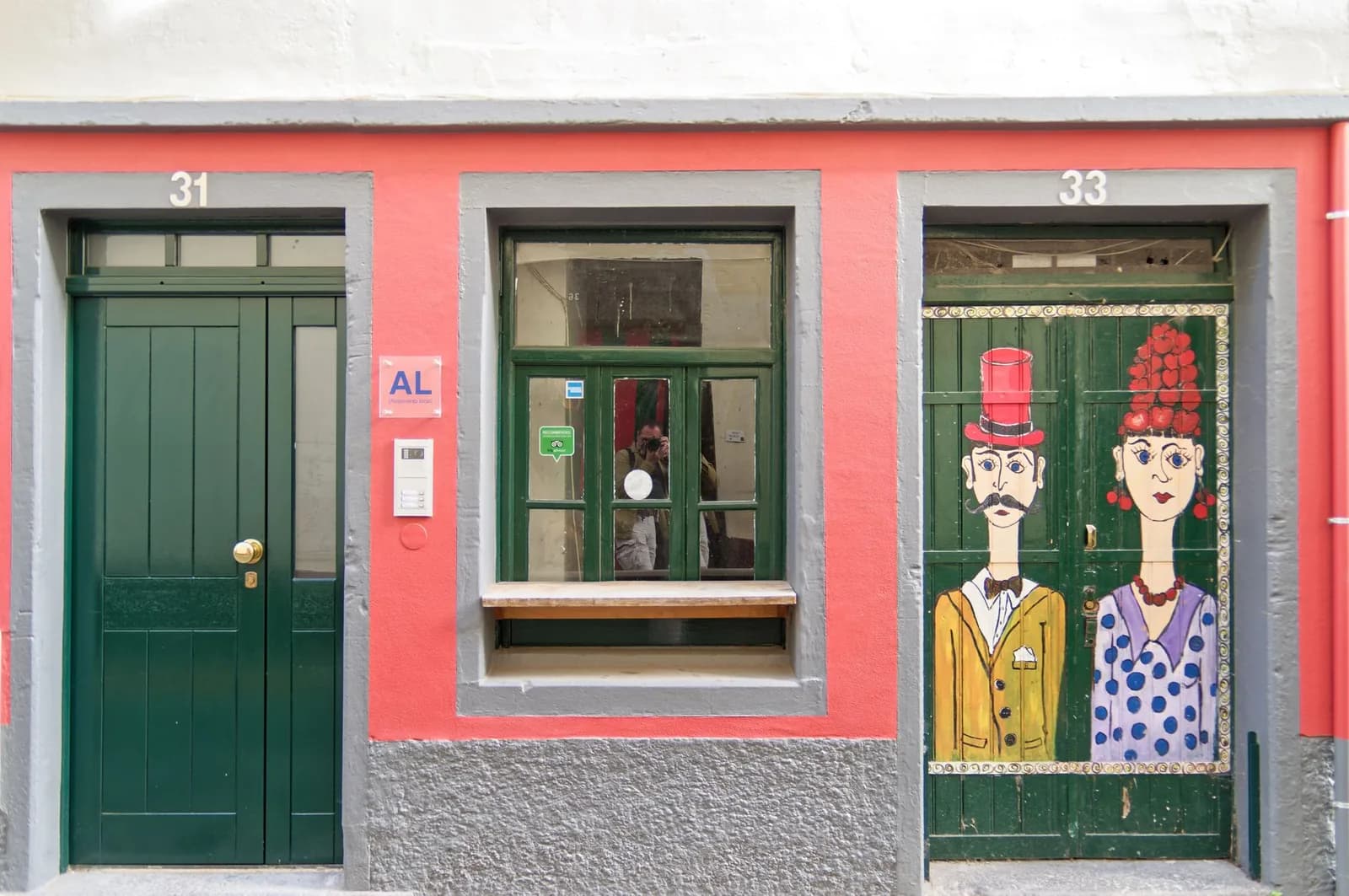 Portes peintes de la rue de Santa Maria dans la vieille ville de Funchal