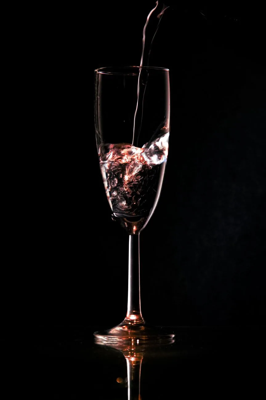 Verre de vin de Madère servi pour une dégustation