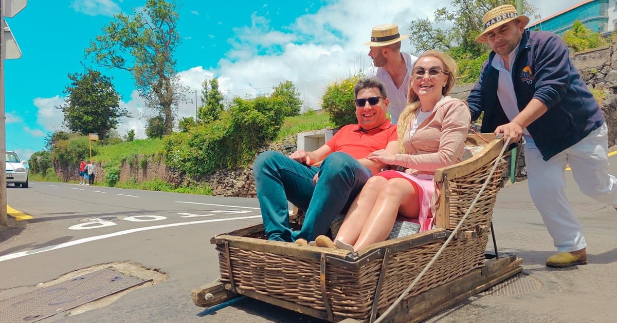 Luge en osier de Monte poussée par deux carreiros, Funchal